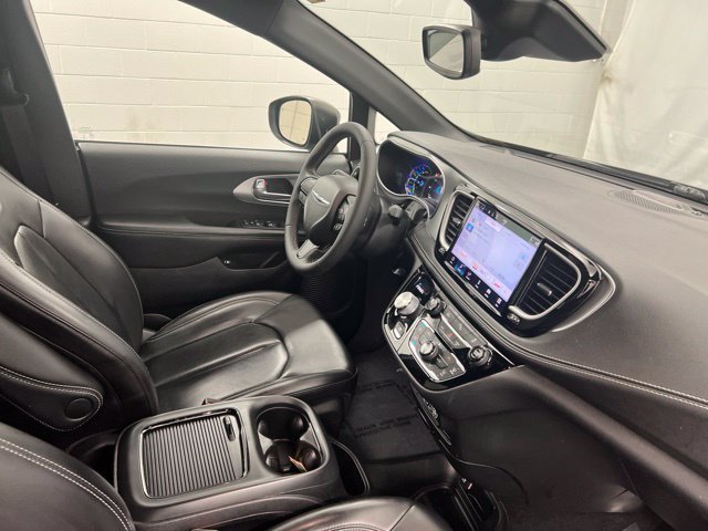 Used 2023 Chrysler Pacifica Touring-L w/ S Appearance Package FWD image 23