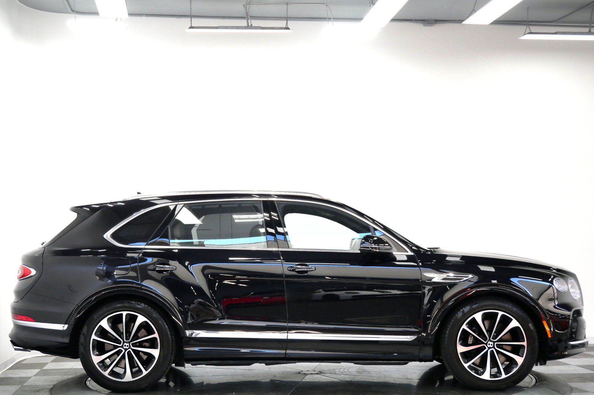 Used 2023 Bentley Bentayga AWD/4WD image 48