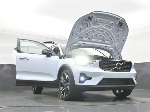 Used 2024 Volvo XC40 B5 Ultimate w/ Protection Package Premier image 54