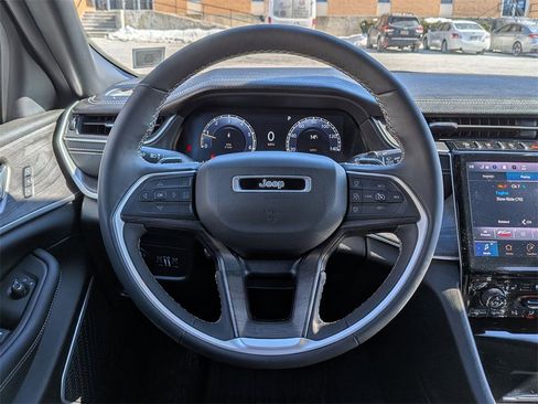 Certified 2024 Jeep Grand Cherokee Limited w/ Luxury Tech Group II image 13