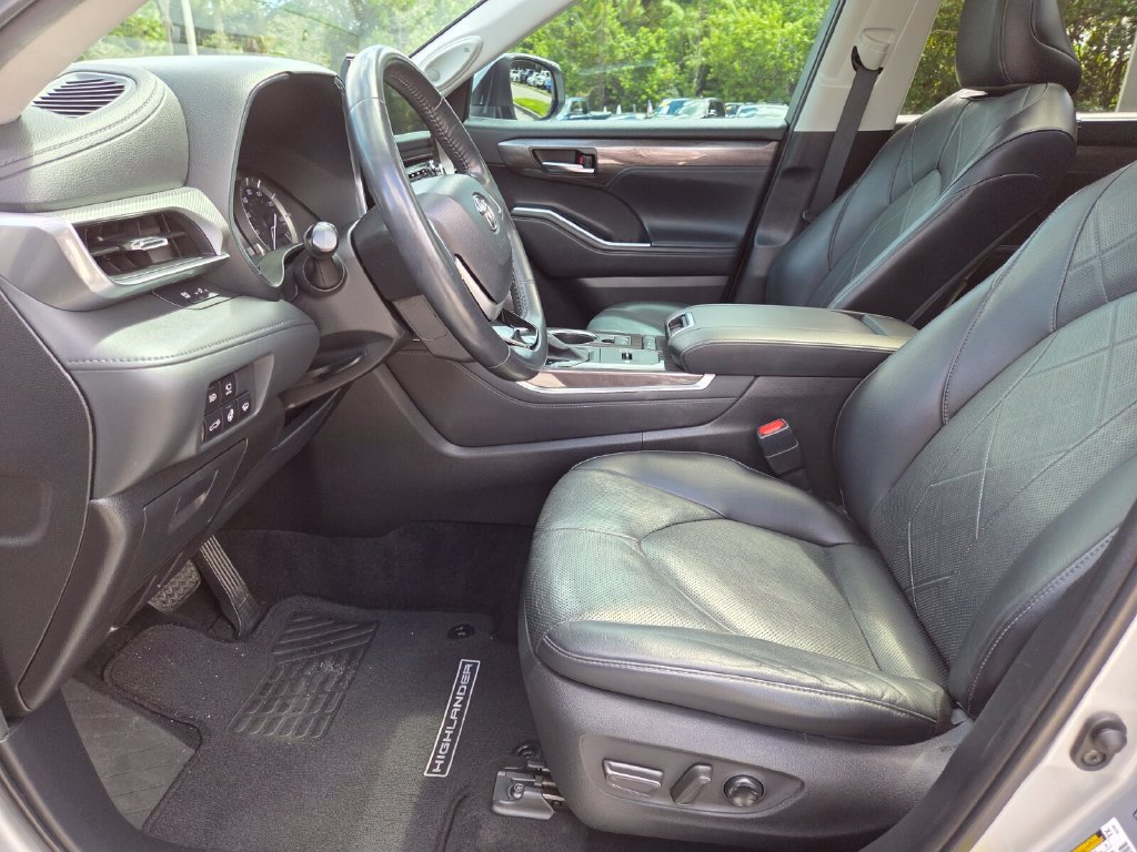 Certified 2022 Toyota Highlander Platinum FWD image 27