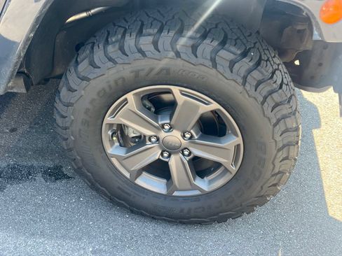 Used 2017 Jeep Wrangler Unlimited Rubicon AWD/4WD image 5