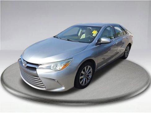 Used 2017 Toyota Camry XLE image 11