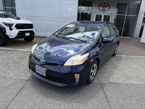 Used 2013 Toyota Prius Two FWD image 2