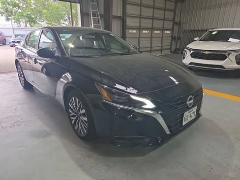 Used 2025 Nissan Altima 2.5 SV FWD image 6