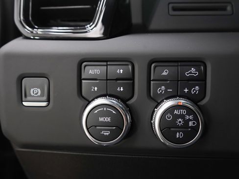 Used 2025 GMC Sierra 1500 AT4 w/ AT4 Premium Package image 24