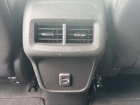 Used 2023 Chevrolet Equinox LT FWD image 25