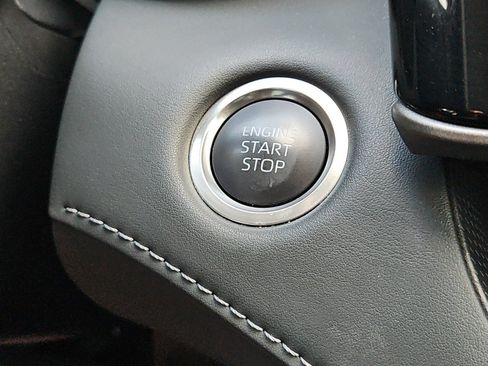 Used 2025 Toyota Highlander LE FWD image 21