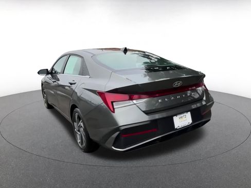 Used 2025 Hyundai Elantra SEL image 11