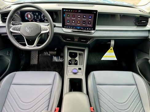 New 2026 Volkswagen Tiguan SE AWD/4WD image 17