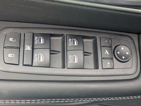 New 2027 Chrysler Pacifica Limited FWD image 12