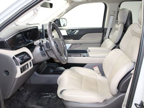Used 2023 Lincoln Navigator Reserve AWD/4WD image 24