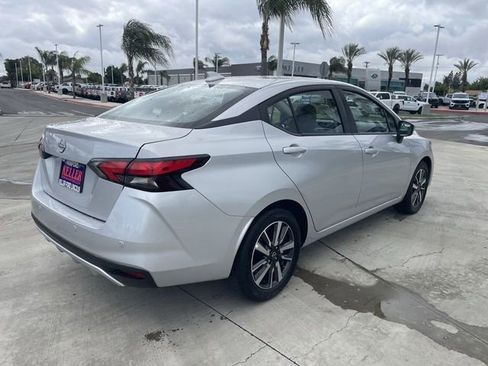 Used 2025 Nissan Versa SV FWD image 8