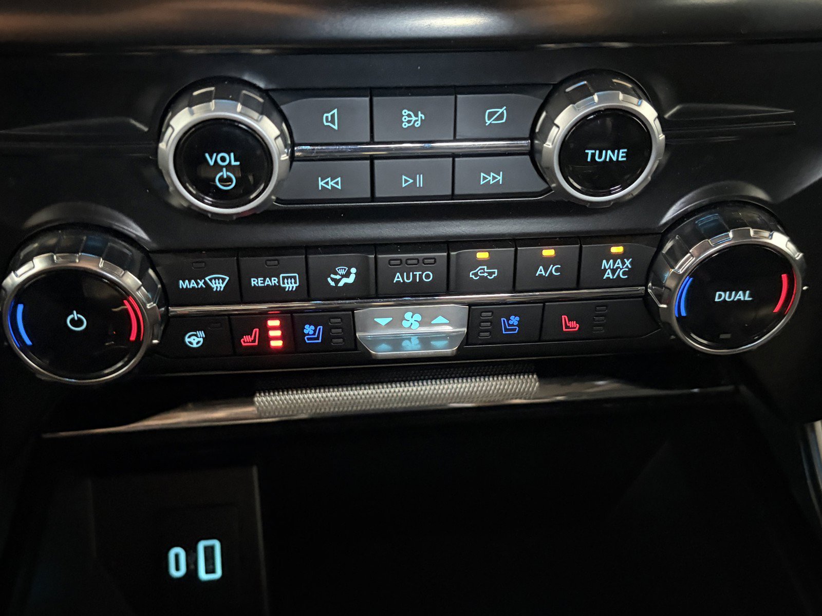 Used 2024 Ford F150 Lariat AWD/4WD image 16
