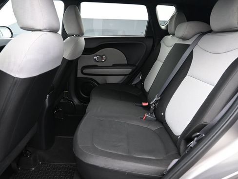 Used 2015 Kia Soul FWD image 12