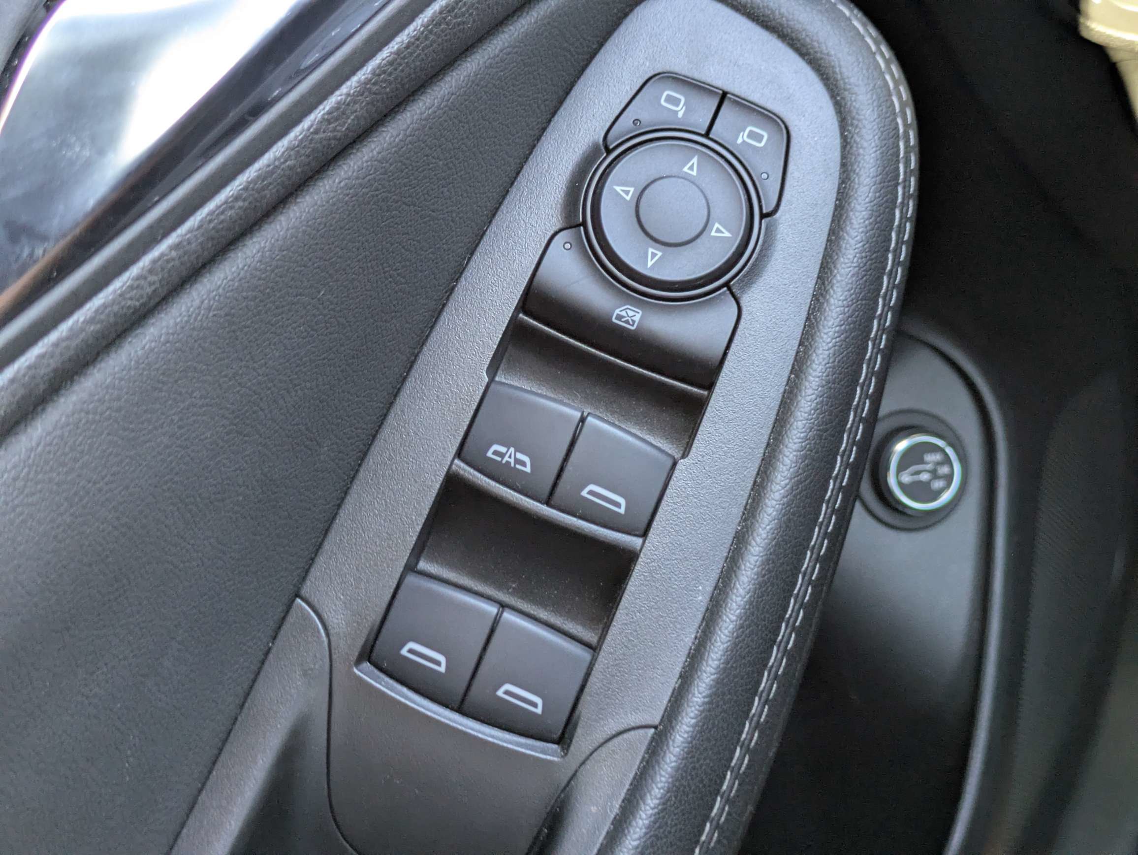 Used 2023 Buick Encore GX Essence w/ Advanced Technology Package FWD image 23