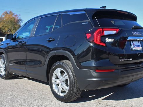 Used 2024 GMC Terrain SLE image 7