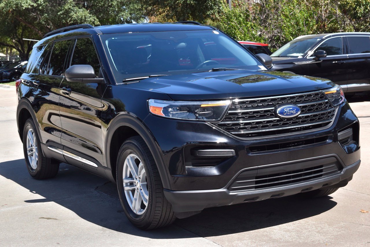 Used 2023 Ford Explorer XLT AWD/4WD image 4
