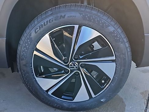 New 2026 Volkswagen Taos SE AWD/4WD image 9