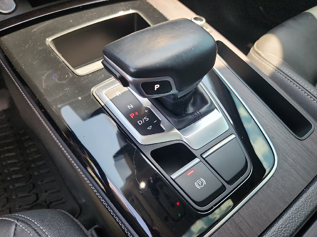 Used 2021 Audi Q5 2.0T Premium Plus w/ Premium Plus Package AWD/4WD image 16