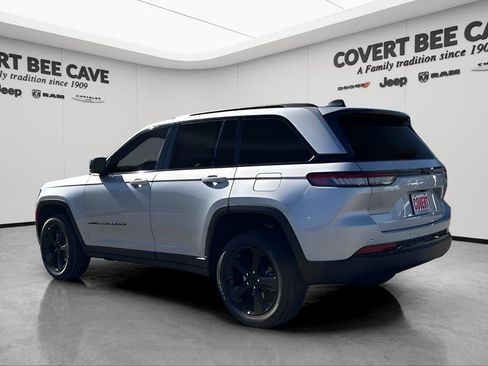 New 2025 Jeep Grand Cherokee Altitude image 6