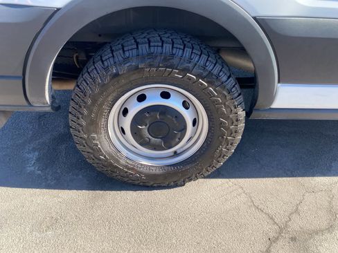 Used 2020 Ford Transit 250 Medium Roof image 5