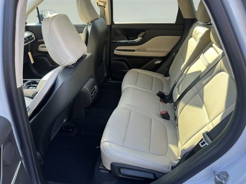 New 2026 Lincoln Corsair Premiere image 9