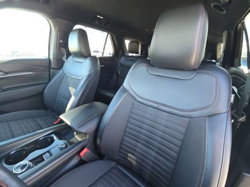 Used 2025 Ford Explorer ST-Line w/ Premium Package image 25
