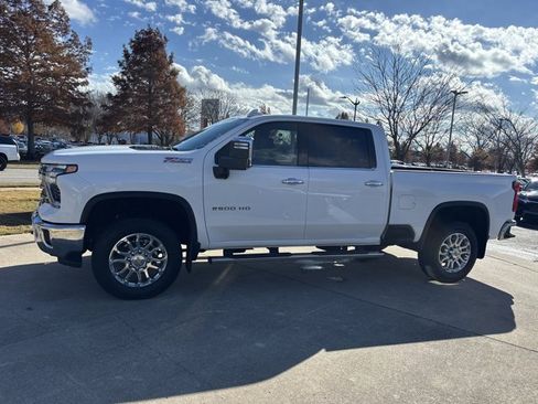 Used 2025 Chevrolet Silverado 2500 LTZ w/ LTZ Premium Package image 9