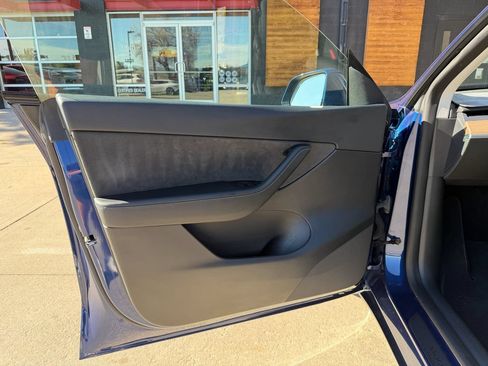 Used 2022 Tesla Model Y Long Range AWD/4WD image 24