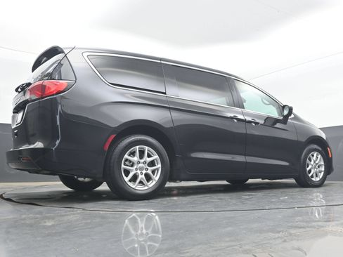 Used 2023 Chrysler Voyager LX FWD image 27