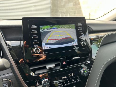 Used 2022 Toyota Camry SE w/ Convenience Package FWD image 17