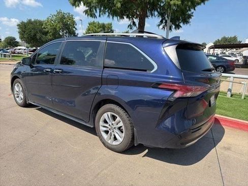 Used 2022 Toyota Sienna Limited FWD image 7