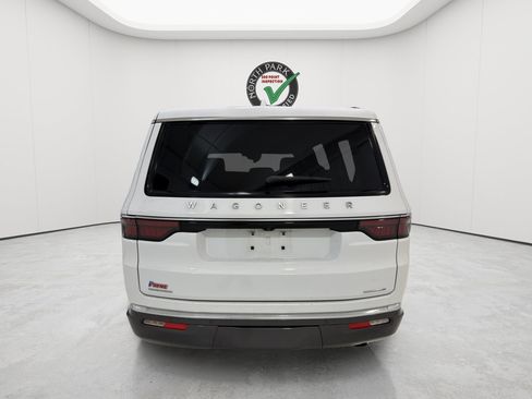 Used 2022 Jeep Wagoneer Series III AWD/4WD image 4
