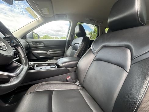 Used 2023 Nissan Pathfinder SL w/ Black Appearance Package AWD/4WD image 13