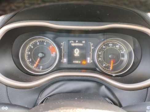 Used 2016 Jeep Cherokee Latitude w/ Comfort & Convenience Group image 27