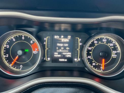 Used 2017 Jeep Cherokee Sport image 32