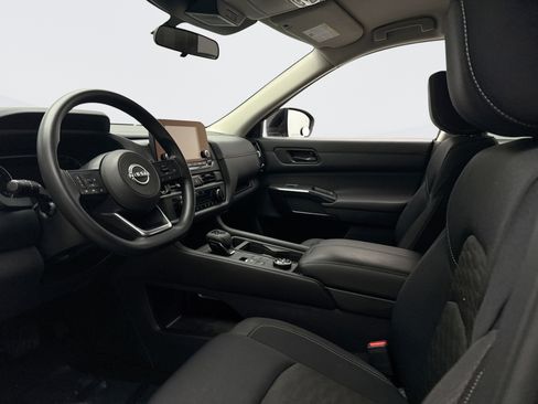 Used 2024 Nissan Pathfinder S image 10