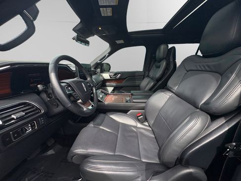 Used 2023 Lincoln Navigator Reserve AWD/4WD image 9