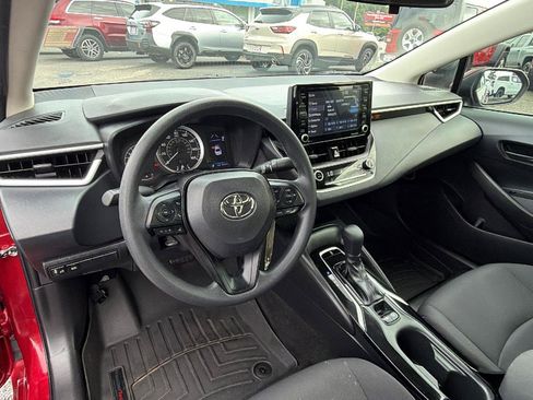 Used 2022 Toyota Corolla LE FWD image 3