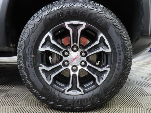 Used 2024 GMC Canyon AT4 w/ AT4 Premium Package image 8