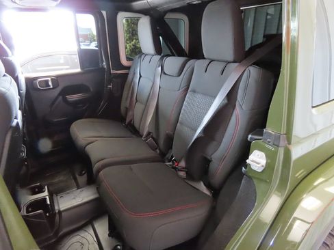 Used 2021 Jeep Wrangler Unlimited Rubicon AWD/4WD image 28