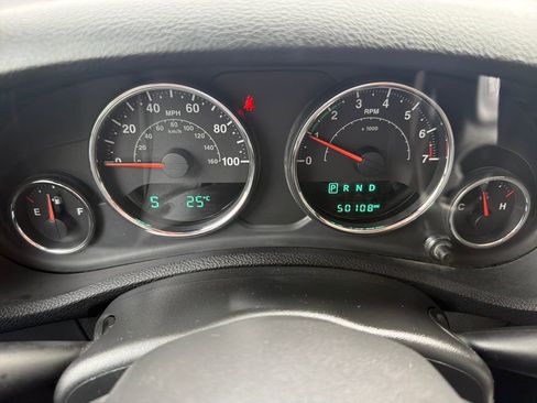 Used 2018 Jeep Wrangler Unlimited Sahara AWD/4WD image 11