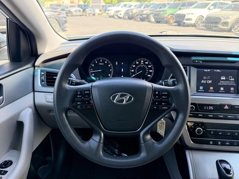 Used 2017 Hyundai Sonata SE FWD image 11