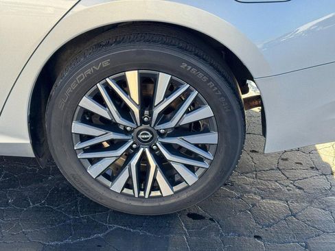 Used 2024 Nissan Altima 2.5 SV image 7
