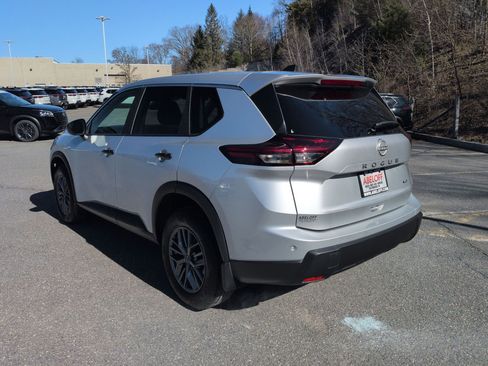 Used 2025 Nissan Rogue S image 7