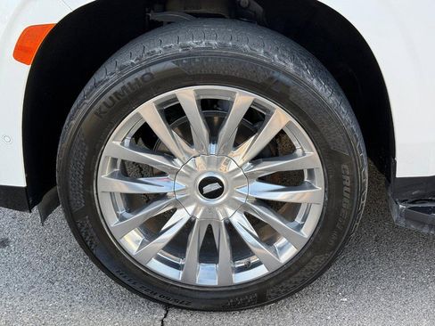 Used 2023 Cadillac Escalade Premium Luxury image 7