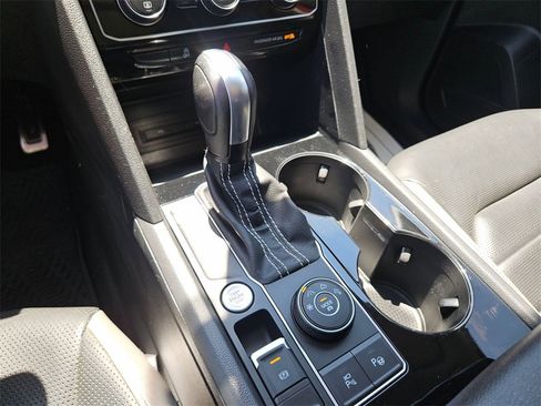 Used 2021 Volkswagen Atlas SEL Premium image 20