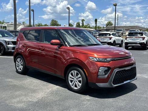 Used 2022 Kia Soul LX FWD image 1