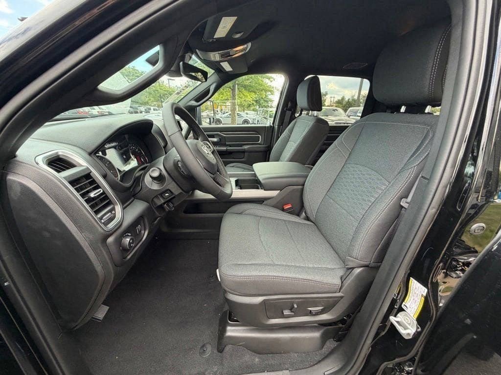 New 2026 RAM 3500 Big Horn AWD/4WD image 15
